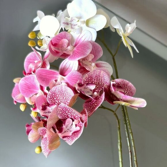 Realistic 22.5" Artificial Flowers Speckled Purple Phalaenopsis Moth Orchid Stem - Picture 5 of 5